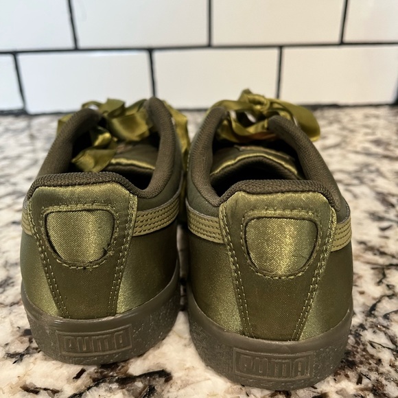 Puma Clyde Satin Jr 367469-03 Olive Avacado Size 6.5C - Picture 3 of 6